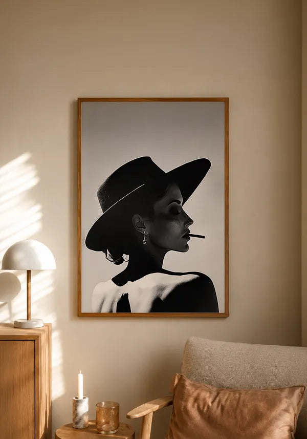 Quadro Mulher com Cigarro em Preto e Branco