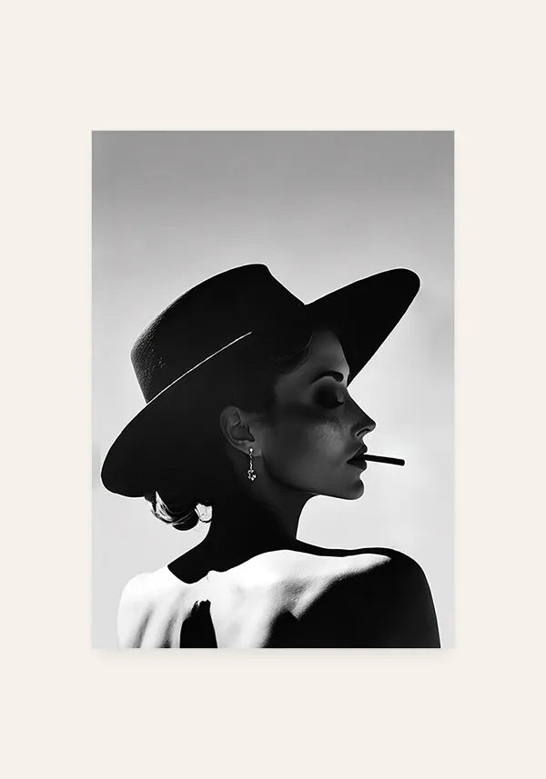 Quadro Mulher com Cigarro em Preto e Branco
