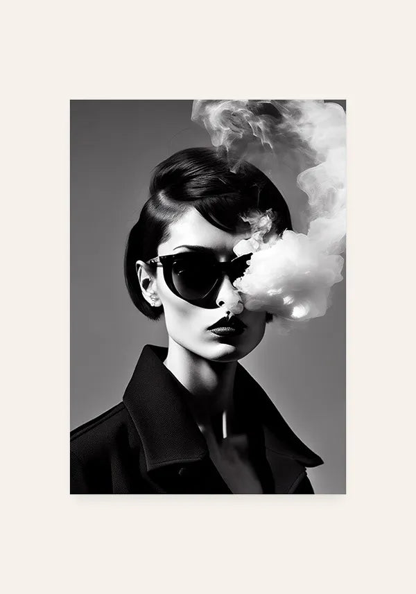 Quadro Mulher Fumando em Preto e Branco