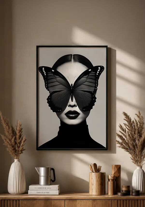 Quadro Mulher com Borboleta no Rosto Preto e Branco