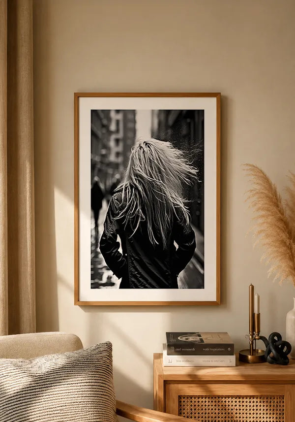 Quadro Mulher Loira de Costas